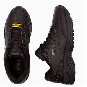 MENS Fila On The Job Slip Resistant Sneakers size 8 and 8,5